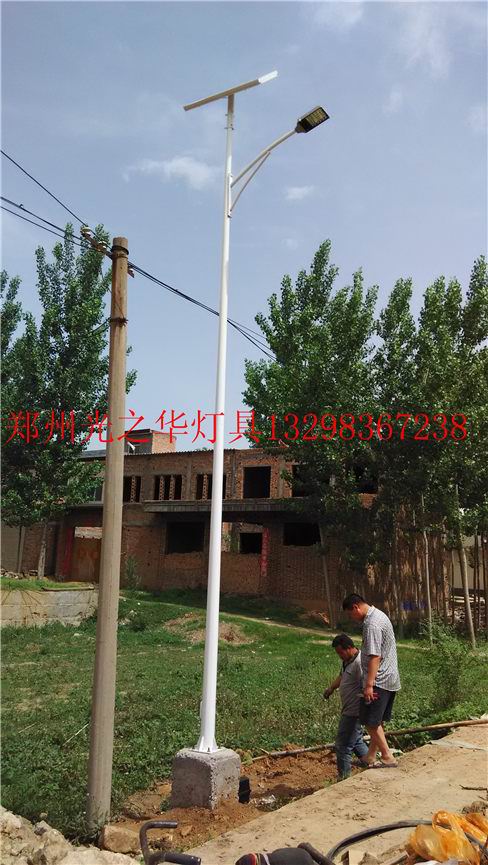 洛阳太阳能路灯图片,这是最受农村欢迎的样式 洛阳太阳能路灯图片,这是最受农村欢迎的样式