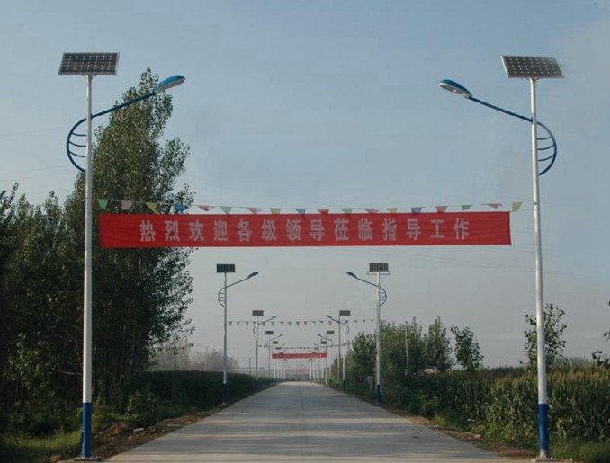 三门峡太阳能路灯厂家受到我们的技术扶持，为三门峡太阳能路灯新农村建设了2000套，没有一个坏的，光之华不愧为一个放心的路灯厂家