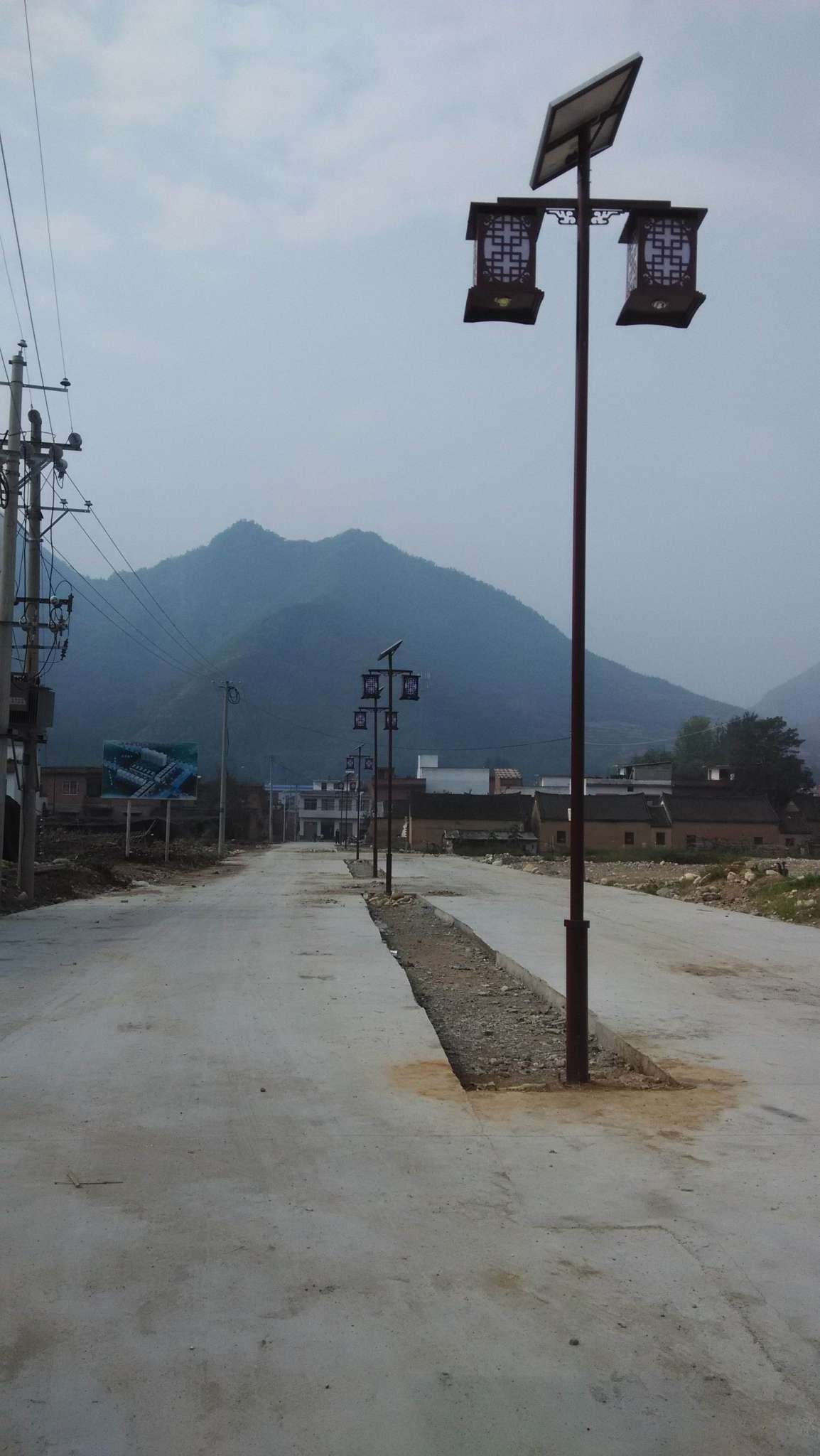 太阳能路灯在国外安装图片