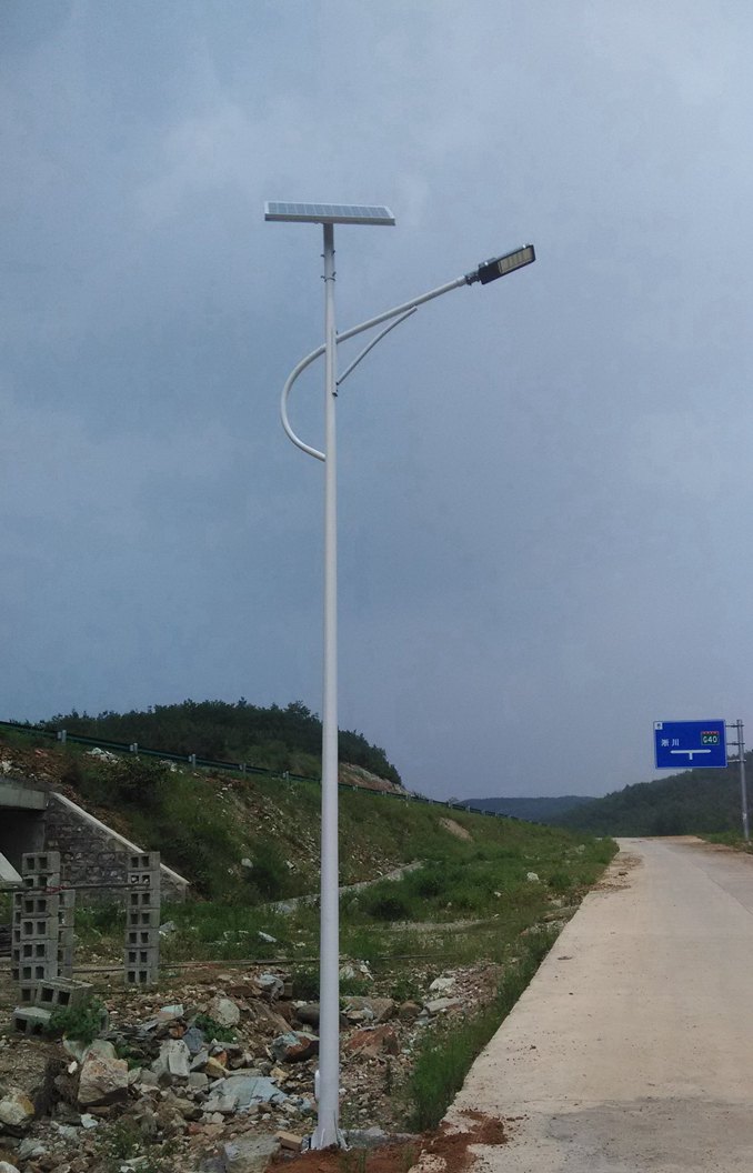 新乡路灯改造成的太阳能路灯图片 新乡路灯改造成的太阳能路灯图片